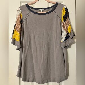 JODIFL Gray and Black Boxy T-Shirt with Ruffled Short Sleeves